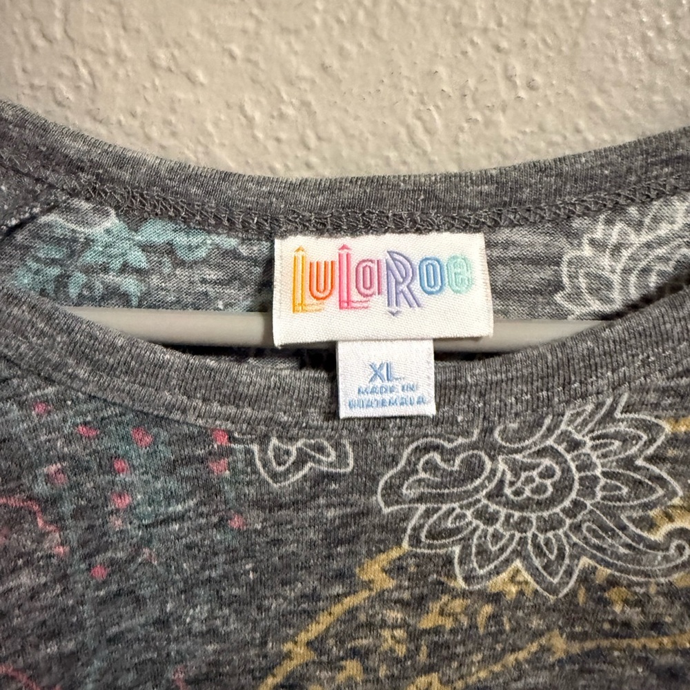 LuLaRoe XL Swing Top Bundle Paisley Print + Solid Gray Tunic - Picture 4 of 11